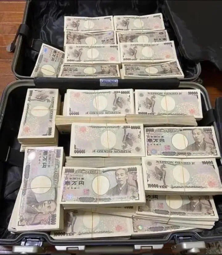 Paypayzoif's tweet photo. もし本日1億円を受け取ったら、何に使いますか？🤔💴

1 借金を返済する

2 投資してください

3 それを使って生活をより良くしてください https://t.co/SDVNOHRrtQ