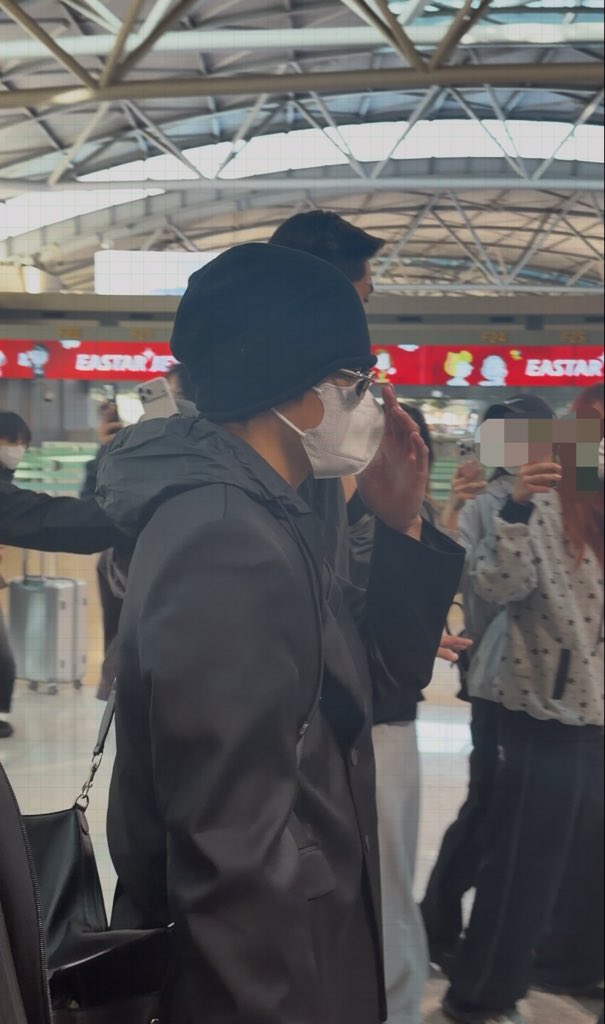 Dongil0a's tweet photo. 261017 ICN 출국 ♡
#태용 #TAEYONG https://t.co/ZAmd7SOajt