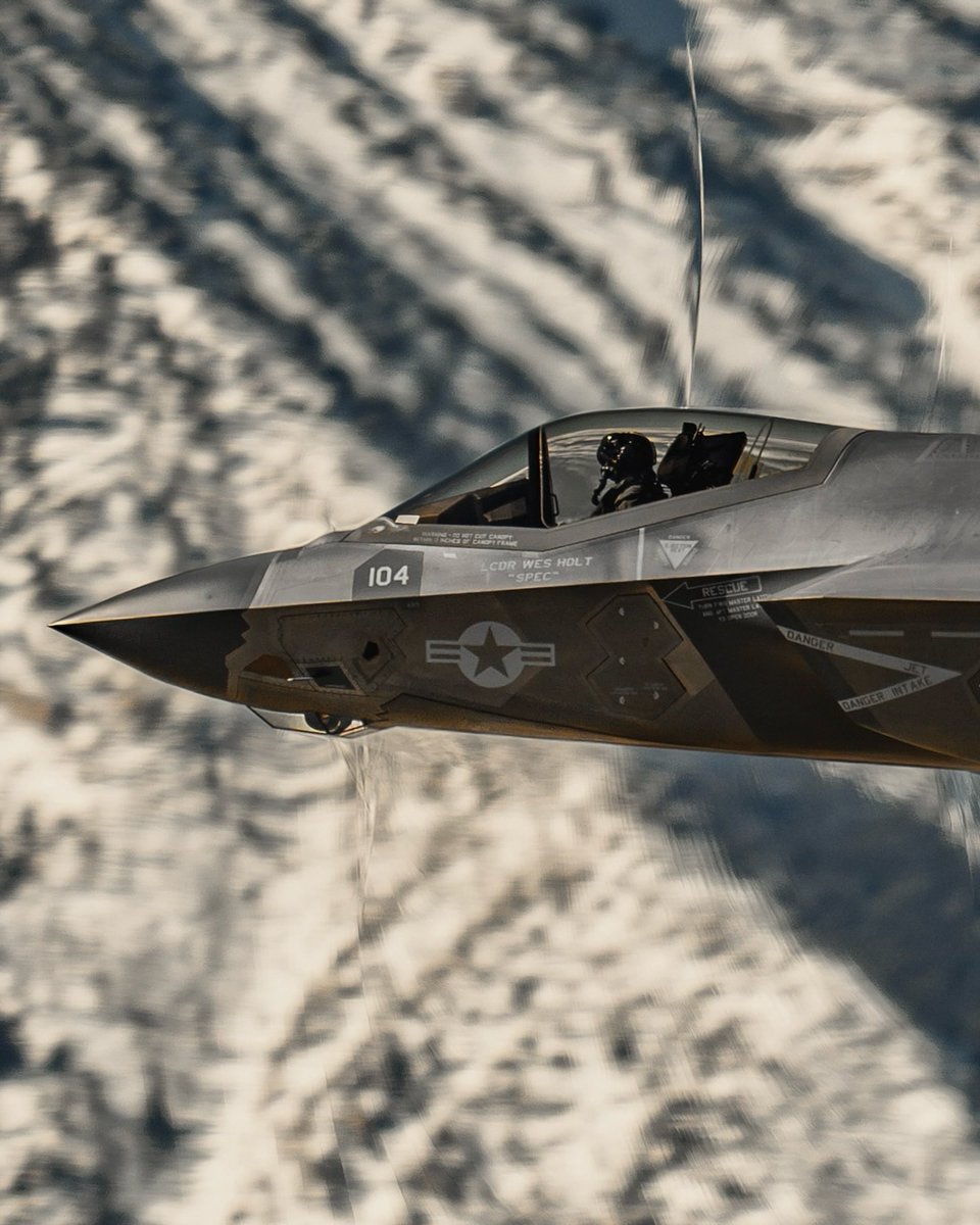 xAviation's tweet photo. F-35 with Shockwaves! 🔥

📸: point_mugu_skies https://t.co/VOFA8G5kTl