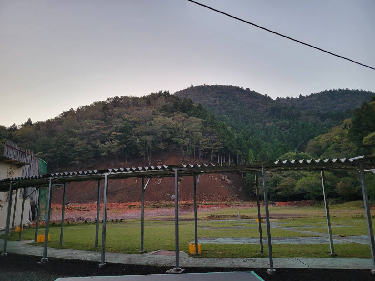 suyamashooting's tweet photo. おはようございます☀
10月17日（土）今朝の須山情報です。
天気　晴れ☀️
気温　18℃
風　　微風
本日は全面　予約が入ってます。

本日も皆様のご来場スタッフ一同心よりお待ちしており https://t.co/jKufd3dCC3