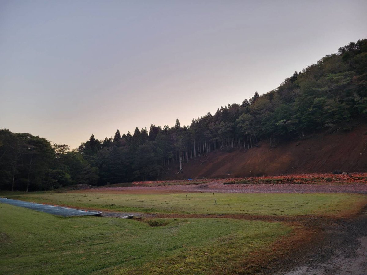 suyamashooting's tweet photo. おはようございます☀
10月17日（土）今朝の須山情報です。
天気　晴れ☀️
気温　18℃
風　　微風
本日は全面　予約が入ってます。

本日も皆様のご来場スタッフ一同心よりお待ちしており https://t.co/jKufd3dCC3