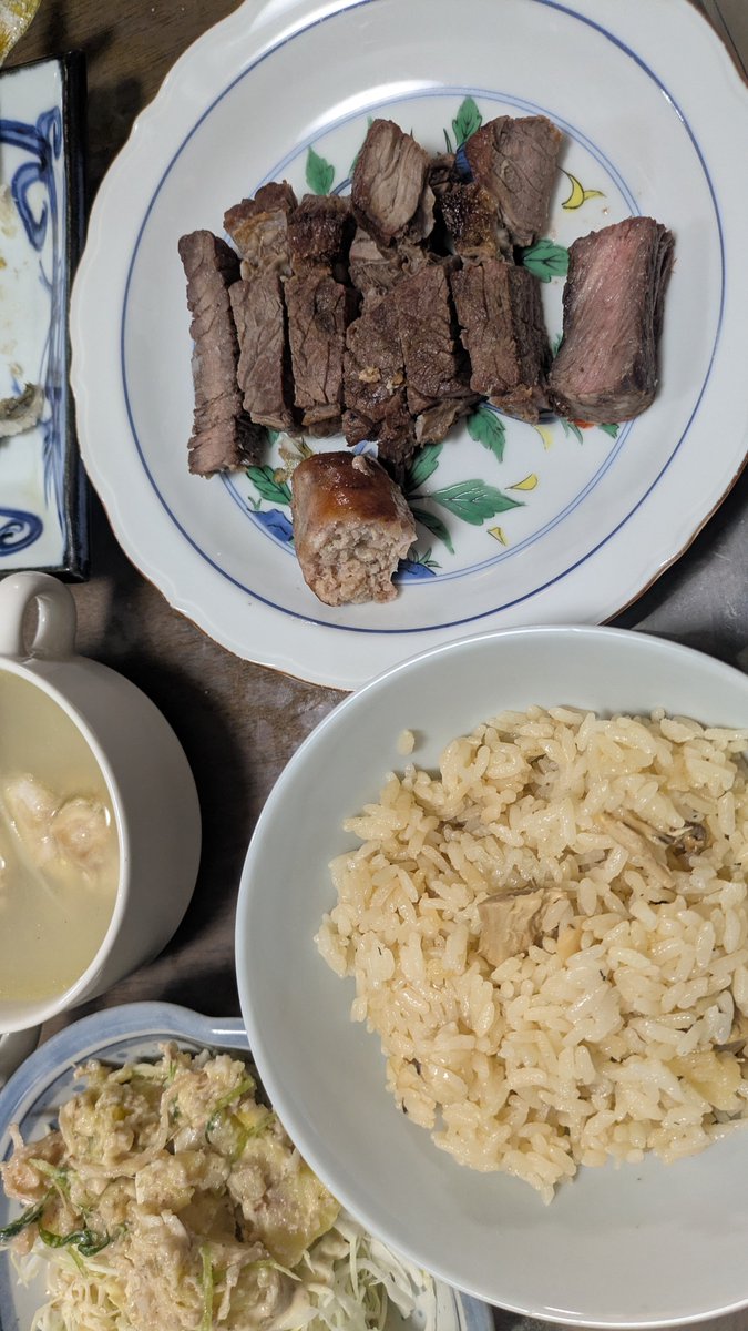 yonrokublog's tweet photo. 昨日の1日1食飯は妻実家でお呼ばれ
・食前にバナナ
・半熟玉子
・鮎の塩焼き
・ポテトサラダ
・参鶏湯
・ステーキ
・松茸ごはん
・ビール色々
#1日1食 
#オートファジー 
#16時間断食 　快 https://t.co/meObclg8rb