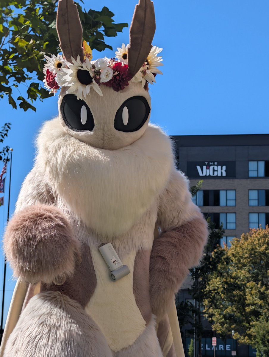 branjueas's tweet photo. hey man how's it growing i mean going fuck sorry
#fursuitfriday https://t.co/xjrU0q2540