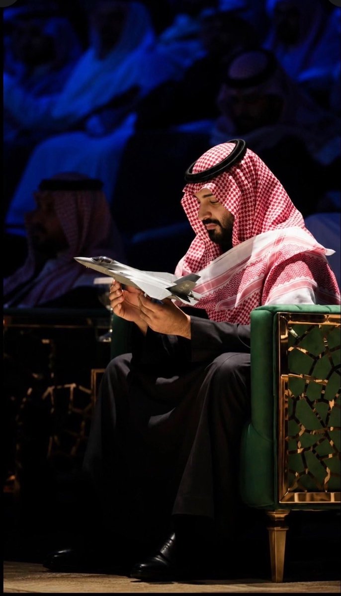 c2iiiii_'s tweet photo. والله اني احمد ربي على عز ما هو لكل احد وعلى وطن شامخ وامن وقيادة نفخر بها قدام العالم يكفيني فخر ان محمد بن سلمان ولي عهدي ويكفيني شموخ اني بنت السعودية 🇸🇦 https://t.co/vsFBrei4dD