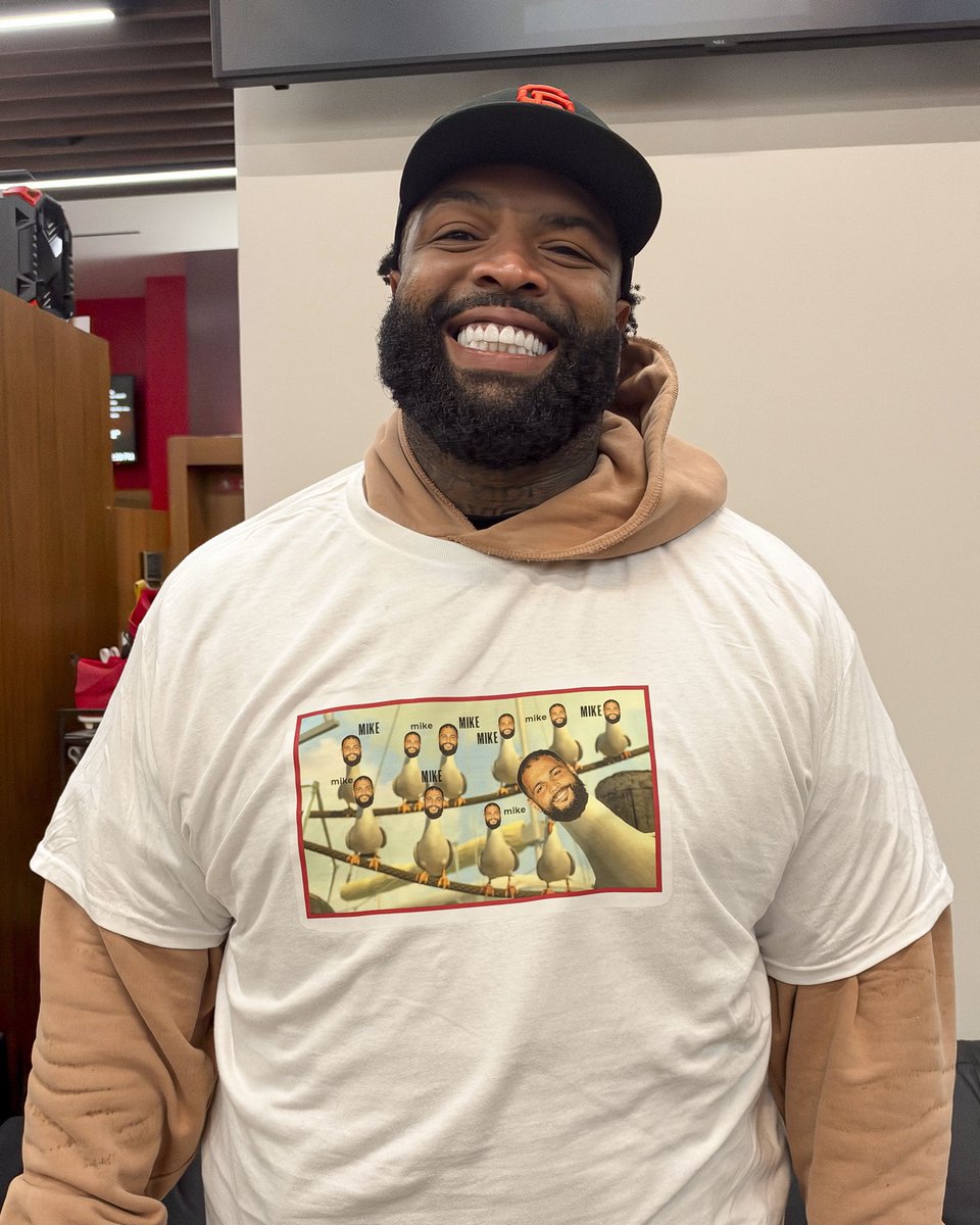 OurSf49ers's tweet photo. Trent Williams with a hilarious Mike Evans shirt 😅 https://t.co/czm1EMGVws
