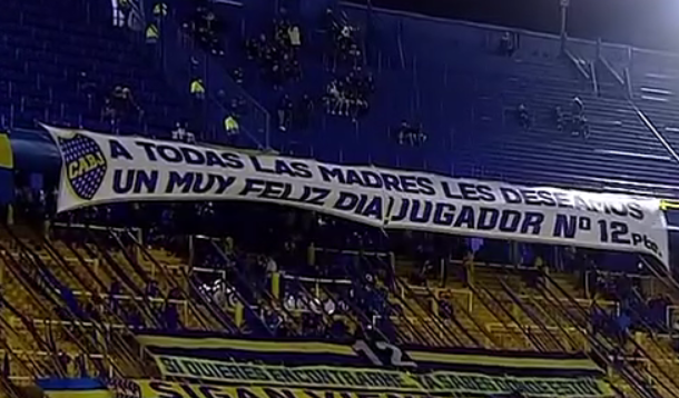la12tuittera's tweet photo. 💙💛💙La BANDERA del Jugador N°12 por el #DiaDeLaMadre https://t.co/v2LQ8Gkfph