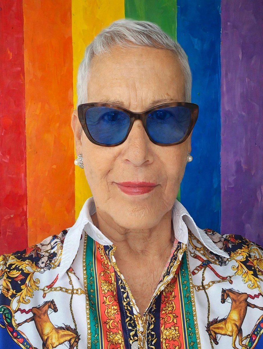 mariacastro1111's tweet photo. Súmate al arco iris. La heterosexualidad también puede hacerlo suyo; al fin y al cabo la heterosexualidad es otra manera de relacionarte sexual y afectivamente. De hacer pareja y familia. 
#SúmateAlArcoIris 
#NuevaFotoDePerfil https://t.co/4Gydjk7iTk