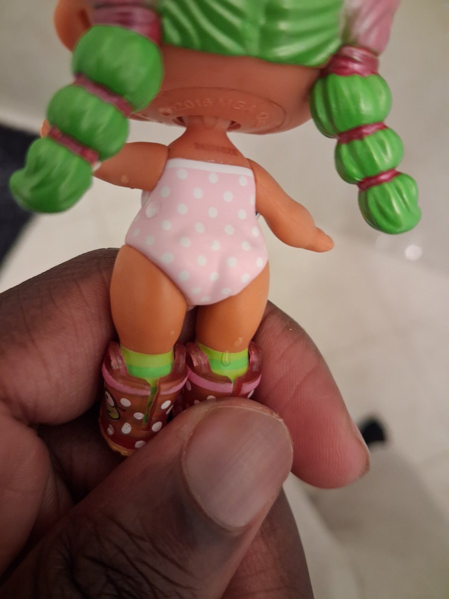 jaysdialouge's tweet photo. this is ridiculous, considering the ammount of detail put into these dolls especially the new ones, i doubt this is an accident and look at how weirdly detailed her ass is...bro https://t.co/uiZaaorvMu