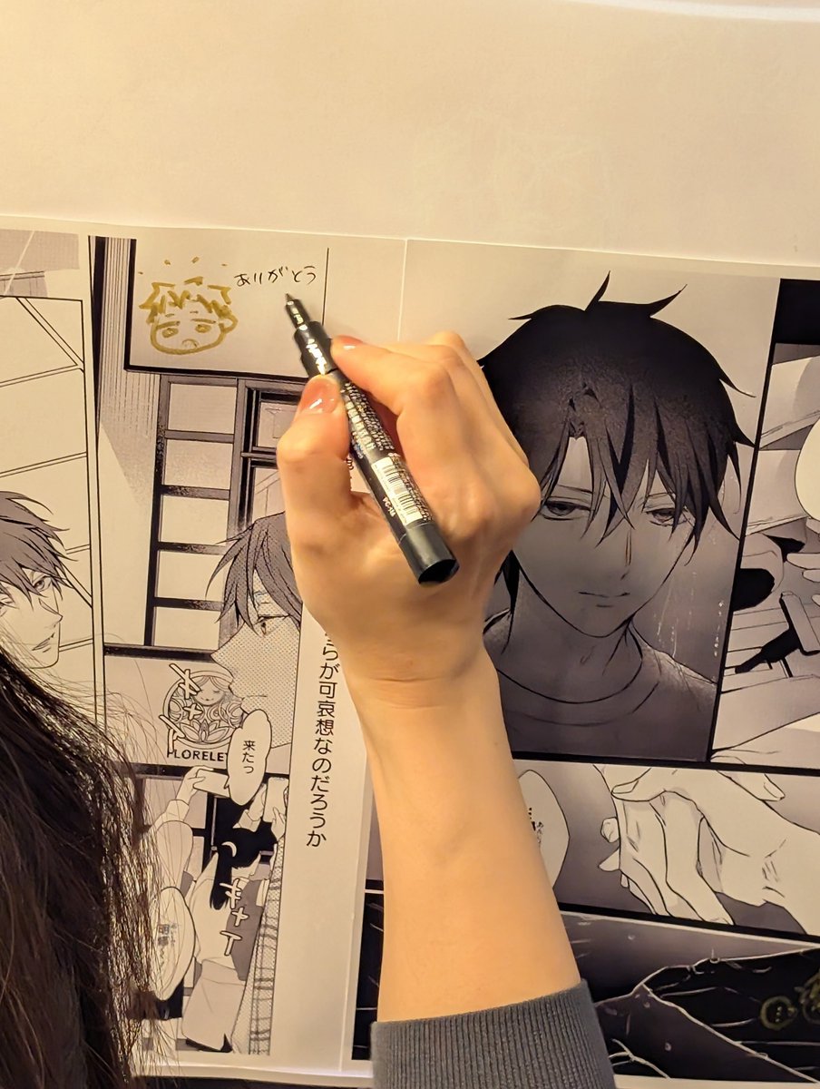 tokyono1sabo's tweet photo. なんと!?茶房に『プロの身代わり』の七生先生がご来店🌹
繊細で美しい筆致の原画複製に、たくさんサインをいただきました✍️
たくさんの方に届きますように🙏

第1巻のご予約は10/19(月)まで📖
特典：イラストポストカード🎁
https://t.co/9UkcxOv57K
#プロの身代わり #MYSTANDIN #UpPoom https://t.co/mWcHGcIBs6