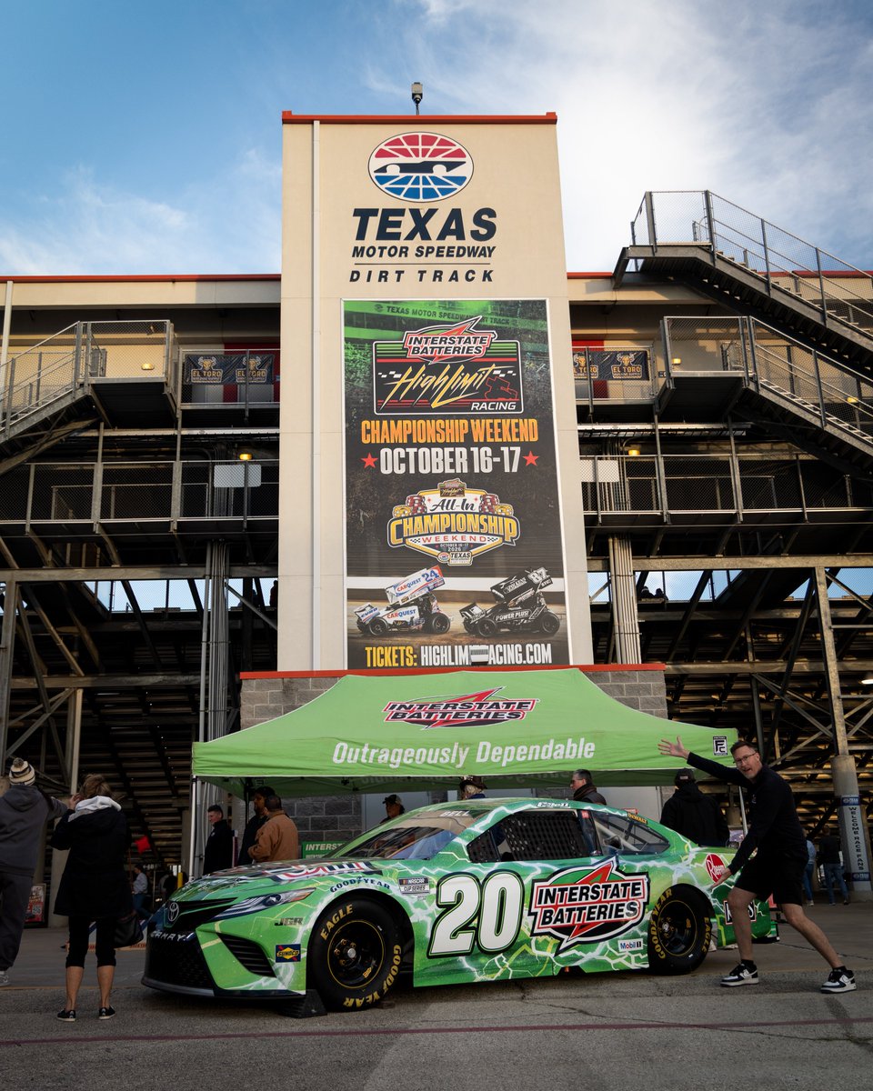 HotRodRocker's tweet photo. RT @TXMotorSpeedway: Friday’s are for the fans. ❤️ https://t.co/JYitz8LxlW