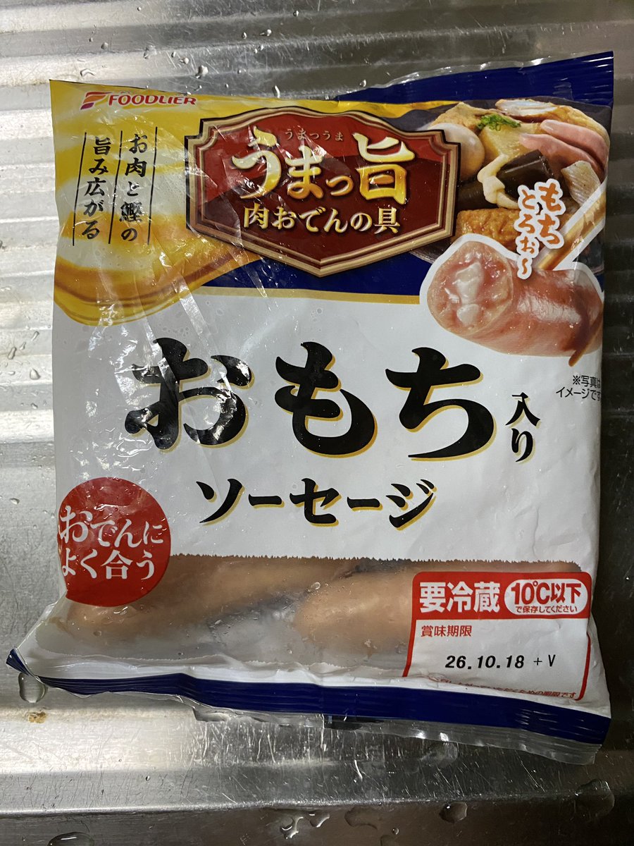 ok_imo's tweet photo. 噛むと、肉汁と餅成分が出る
もっちり感は皆無、もち米由来の甘味が楽しいが…口蓋にへばり付く餅感を楽しむ逸品
餅を口蓋に、へばり付かしたい玄人向け

もしかすると、餅巾着とソーセージを別々に買うと、量の問題に悩む人の光かもしれない https://t.co/PYUAmexCka