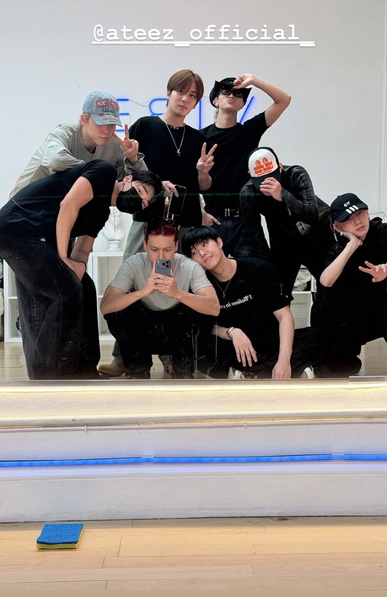 fiddledumplings's tweet photo. my 😭😭 ateez 😭😭 https://t.co/oBvpZgPpsO