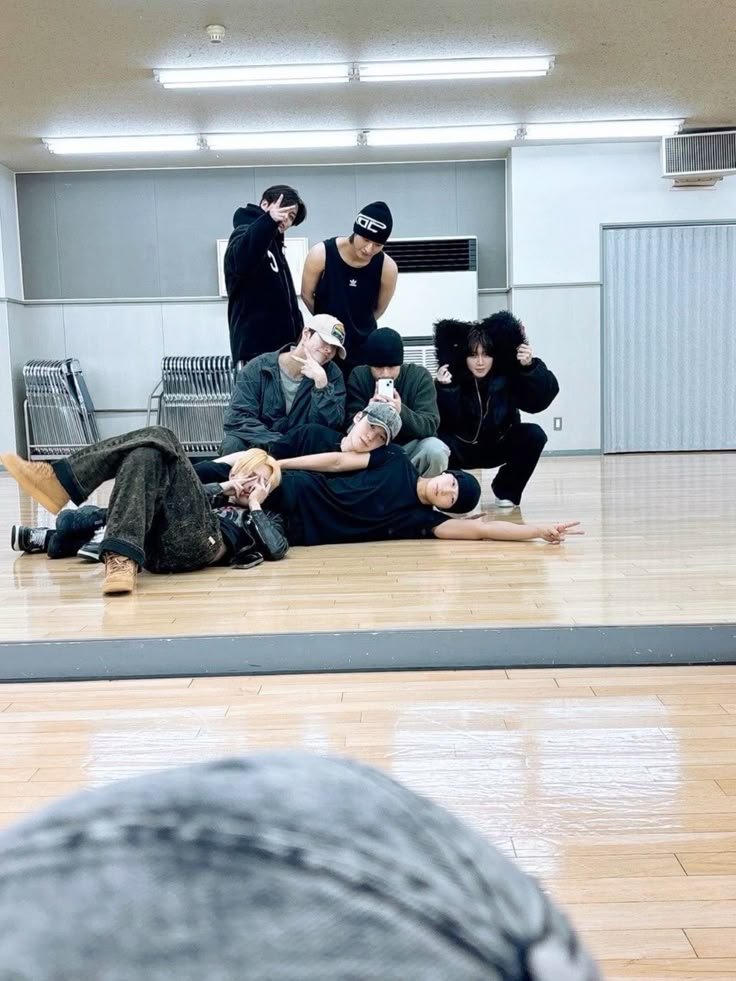 fiddledumplings's tweet photo. my 😭😭 ateez 😭😭 https://t.co/oBvpZgPpsO
