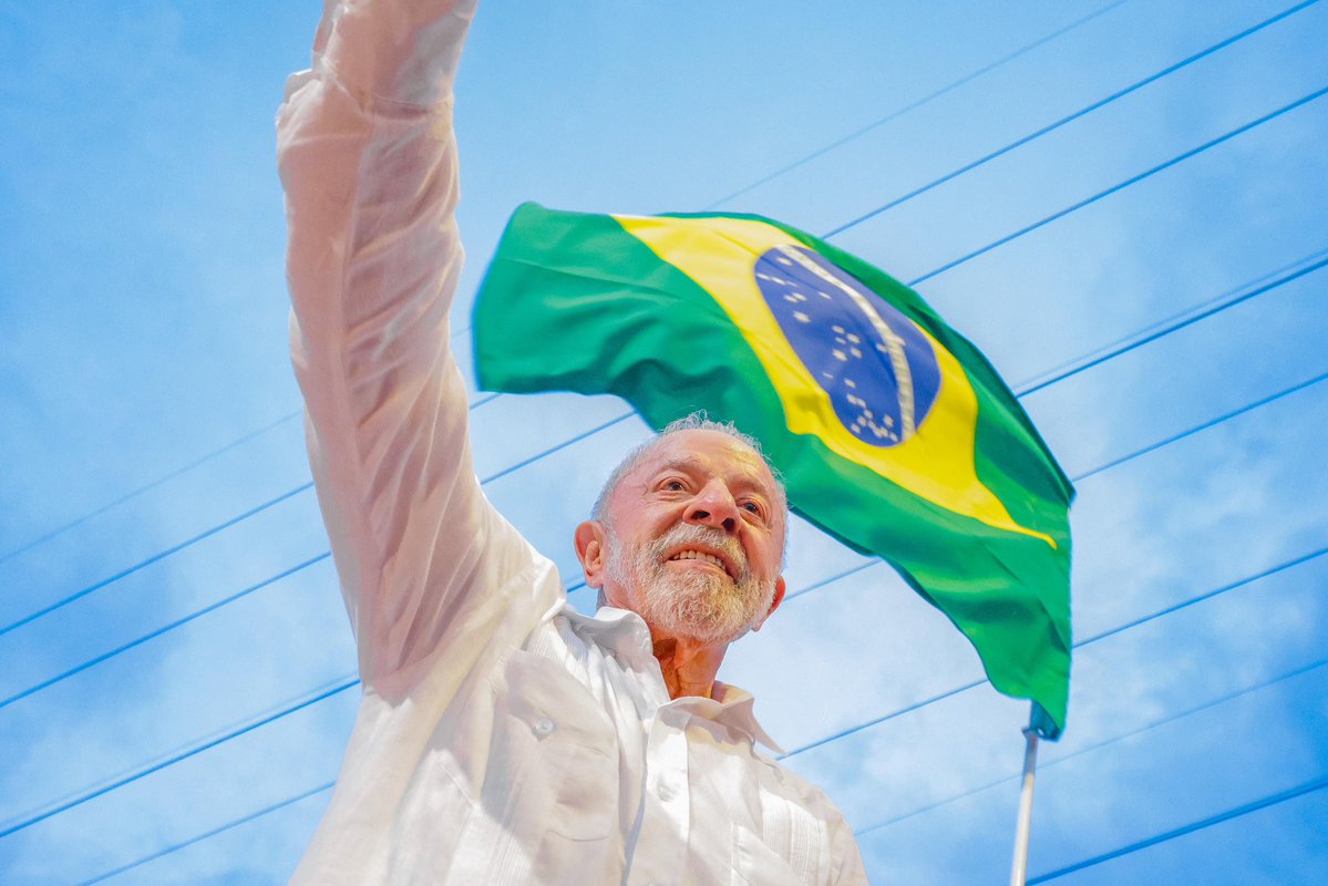 ptbrasil's tweet photo. Lula deu o papo hoje em Minas! 

“Nós temos que enfrentar a extrema direita, a Globo,  o Trump, o Vorcaro… E do meu lado eu tenho o povo brasileiro. E é por isso que vamos ganhar as eleições!”

🚨 FALTAM 9 DIAS! 

VAMOS FAZER UMA VIRADA HISTÓRICA! 🇧🇷

📷 @ricardostuckert https://t.co/xOPu1DJwCS