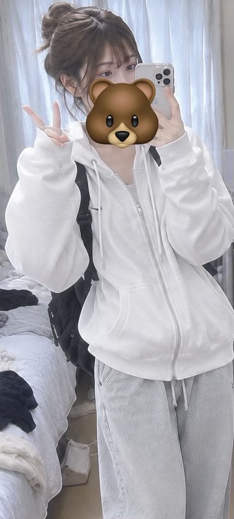 4oblf's tweet photo. おはようございます😌
きのうは朝からバタバタだったけどみんなとたくさんお話できて楽しかったです😆
今日はお昼から出勤なので余裕だよ😁
みんなはお休みかな？
余裕のピース😜 https://t.co/XYrmS5TRxz