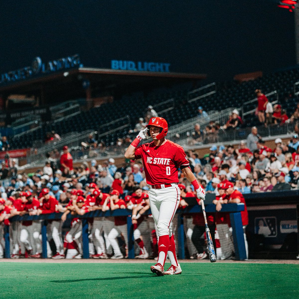 NCStateBaseball's tweet photo. The BIG inning continues!

Hunter Warren delivers another Wolfpack RBI! 

B7 | Wolfpack 7, UNC 3 https://t.co/Gs1MjlwpMK