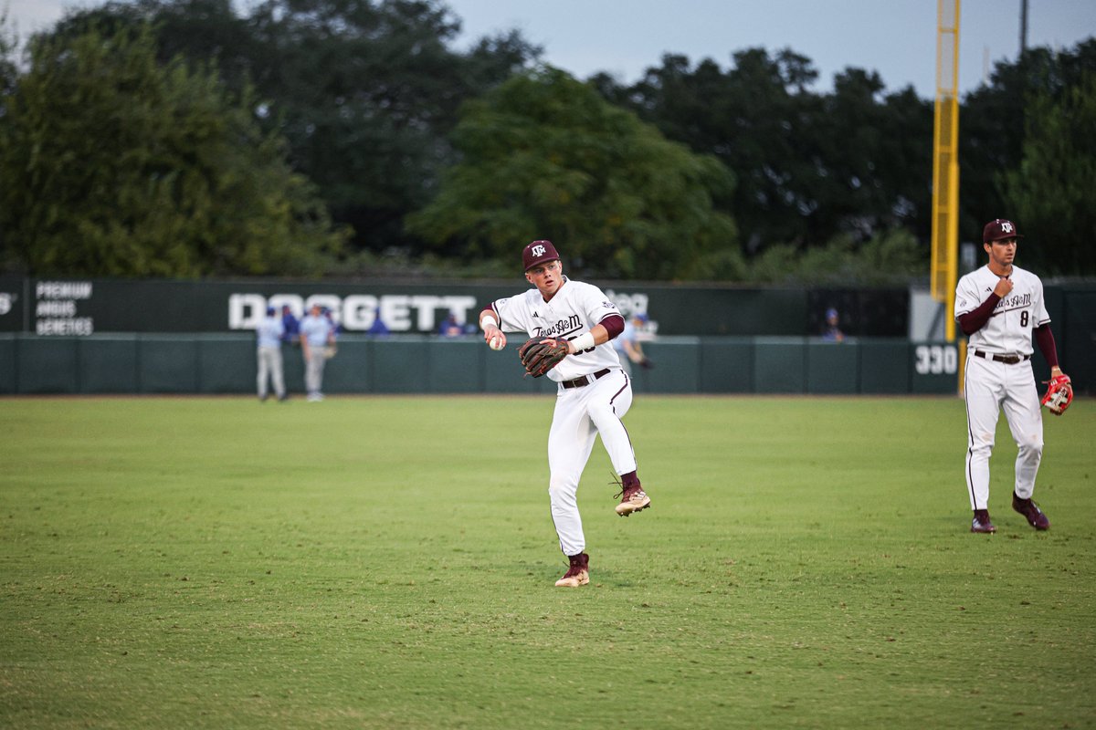 AggieBaseball's tweet photo. Getting warm with a breeze 💨 https://t.co/hR8yhGcBI3