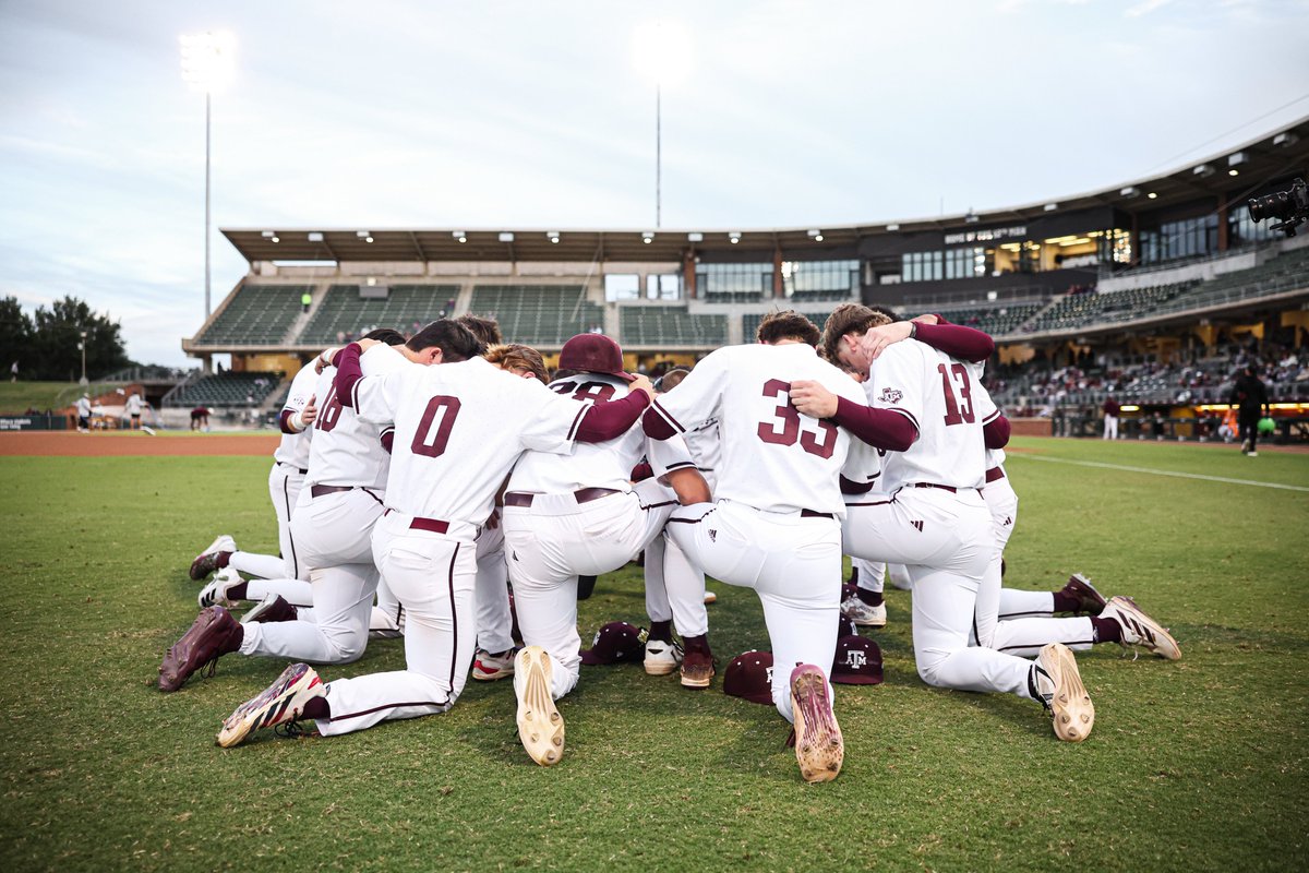 AggieBaseball's tweet photo. Getting warm with a breeze 💨 https://t.co/hR8yhGcBI3