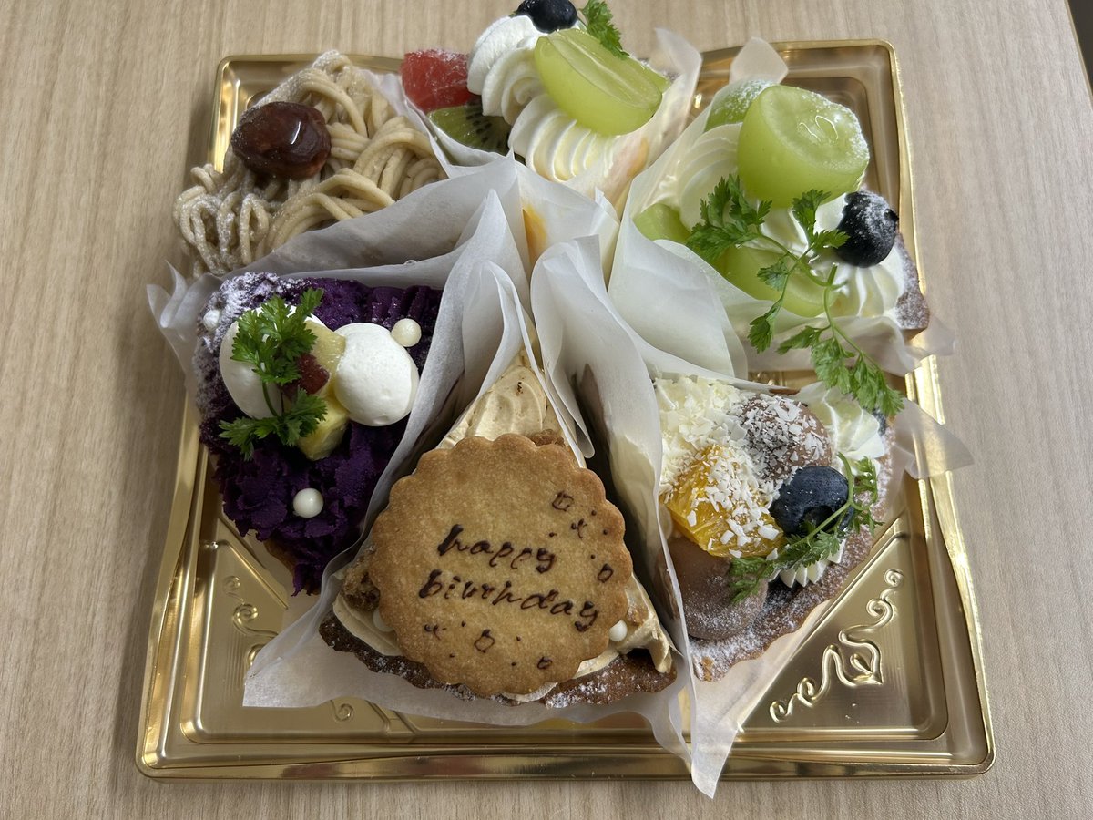 saana8600's tweet photo. あっ、そういえば、昨日いただいた🎂無事に1年楽しく過ごせました☆そして、今日は自らお祝いをしてもらいに稲佐山まで行きます♪楽しみがいっぱい！！ https://t.co/R7GChZtzA4
