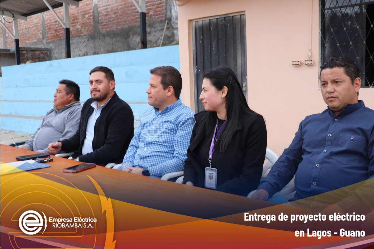 EERSA_EC's tweet photo. 𝐃𝐨𝐬 𝐜𝐨𝐦𝐮𝐧𝐢𝐝𝐚𝐝𝐞𝐬, 𝐧𝐮𝐞𝐯𝐚𝐬 𝐨𝐩𝐨𝐫𝐭𝐮𝐧𝐢𝐝𝐚𝐝𝐞𝐬 𝐲 𝐮𝐧𝐚 𝐚𝐥𝐞𝐠𝐫𝐢́𝐚 𝐜𝐨𝐦𝐩𝐚𝐫𝐭𝐢𝐝𝐚💙✨ | En Langos Chico y Langos San Miguel, cantón #Guano, entregamos importantes proyectos eléctricos que hoy son una realidad para sus familias 🙌. https://t.co/7t8yRFuEwz