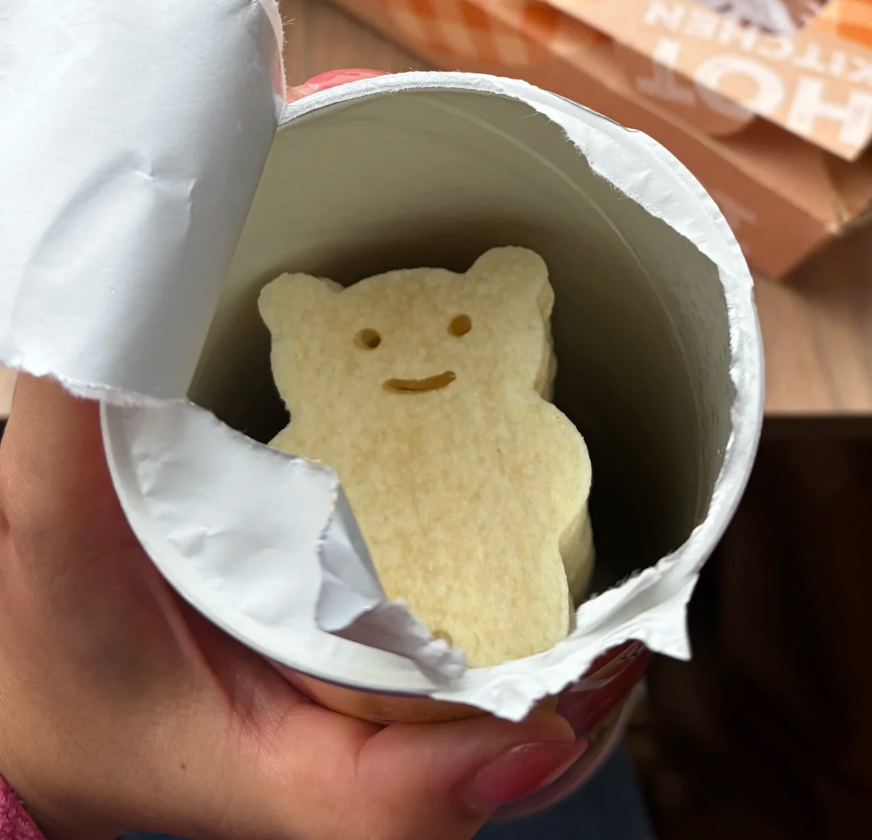 YoungerDryasX's tweet photo. このポテチ、めっちゃかわいい！減塩タイプだから、味はちょっと薄め https://t.co/DTuKw3Wxph