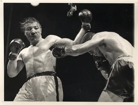 20thCentBoxIMM's tweet photo. 8th round heavyweight action between George Chuvalo (left) and Pat McMurtry, on October 17, 1958, with McMurtry winning a 10-round unanimous decision in the MSG debuts for both boxers.

The AP, which unofficially scored it 8-2 in rounds for McMurtry, would write:

"George Chuvalo, a thick-legged, wild puncher with a solid left hook, staggered Pat McMurty in the 2nd round, but couldn't follow up. After that he spent the night bleeding from the nose and eyes while McMurty forced left jabs and right uppercuts into his face. Chuvalo weighed 207 1/2 to McMurtry's 188 3/4."

Chuvalo came into this bout at 15-2-1 while McMurtry entered at 29-2-1. He'd fought less than five weeks earlier, at Maple Leaf Gardens in Toronto, KO'ing James J. Parker in the 1st round for the vacant Canadian Heavyweight Title.

Pat McMurtry, 33-4-1 as a pro with 25 KO's, was a contender in the Heavyweight division during the late 1950s. He retired in early 1960, after he suffered a hard knockout and a brain injury against Eddie Machen in the 1st round, on October 27, 1959, in Portland, Oregon. He later became a referee, primarily in the Pacific Northwest, as well as throughout the world.
McMurtry had wins over a faded Ezzard Charles, Bobo Olson, Rueben Vargas, Howard "Honeyboy" King, and Chuvalo during his 5-year career (1954-59).
He died April 17, 2011, after a battle with liver cancer, aged 79.