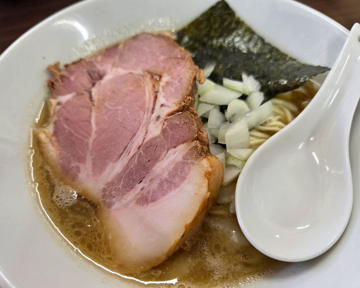 MONOGOi_LaZock's tweet photo. 朝ぴっつぁ！
今日は群馬県桐生市の煮干しラーメン　ゼクウさんちでポセイドンをいただきました。
清々しい朝っっっっ！！ https://t.co/fVTpHMEn8c