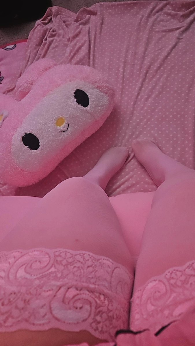 fattibunni's tweet photo. thighs thighs #Gooners #nsfw #thighs https://t.co/qp0y38VmXE