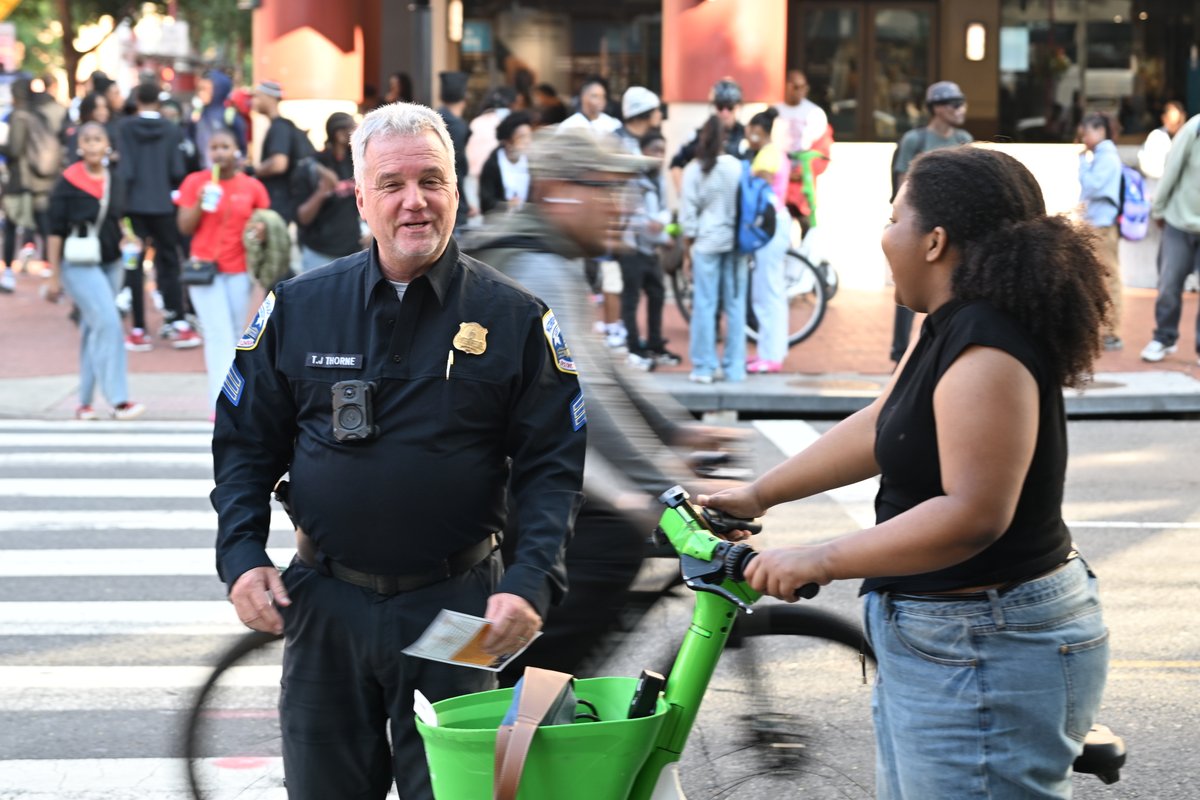 DCPoliceDept's tweet photo. 🛴🚲 Safety is how we roll!

This afternoon, MPD officers hit the streets of Chinatown, sharing e-bike, e-scooter, and bicycle safety tips to keep riders informed and our roads safe.

📲 Know the rules: https://t.co/60mKp5J06w https://t.co/Ji6AA7fDRQ