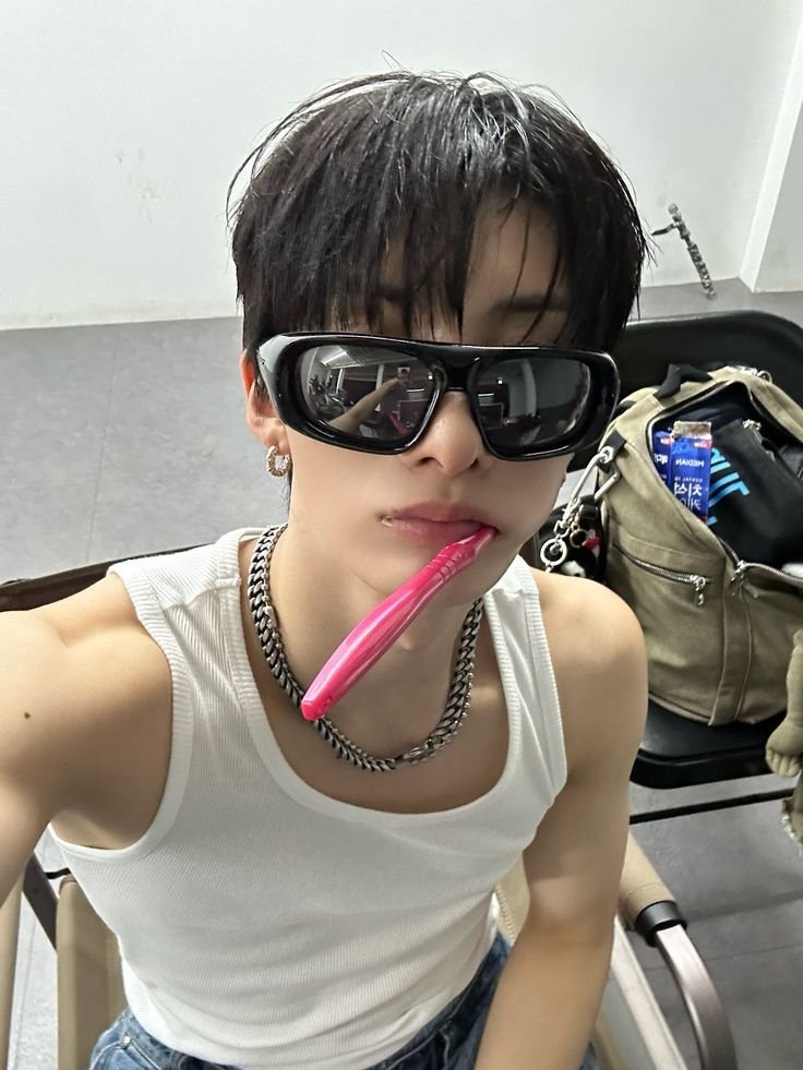 N1KIVEN0M's tweet photo. 4 fotos dos seus bias, 4 mootiess
@ssseungmoon @cielularnokia @libbooks @leletisgol https://t.co/VsSE0PWRMg