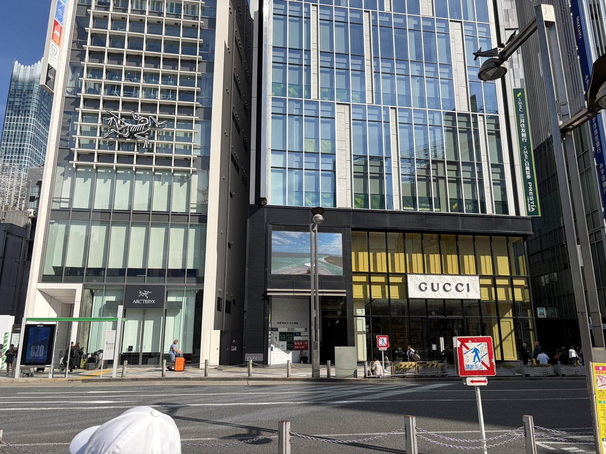 tam8250's tweet photo. アルタ前

グッチの路面店になってたのね https://t.co/GPlaKiiFOm