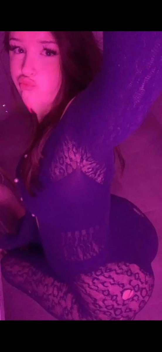 Deeraco2027's tweet photo. cuck wants his fat ass gf exposed and wants to know what you’d do to her  #cuck #exposed #gf https://t.co/5TMuzeN5VV