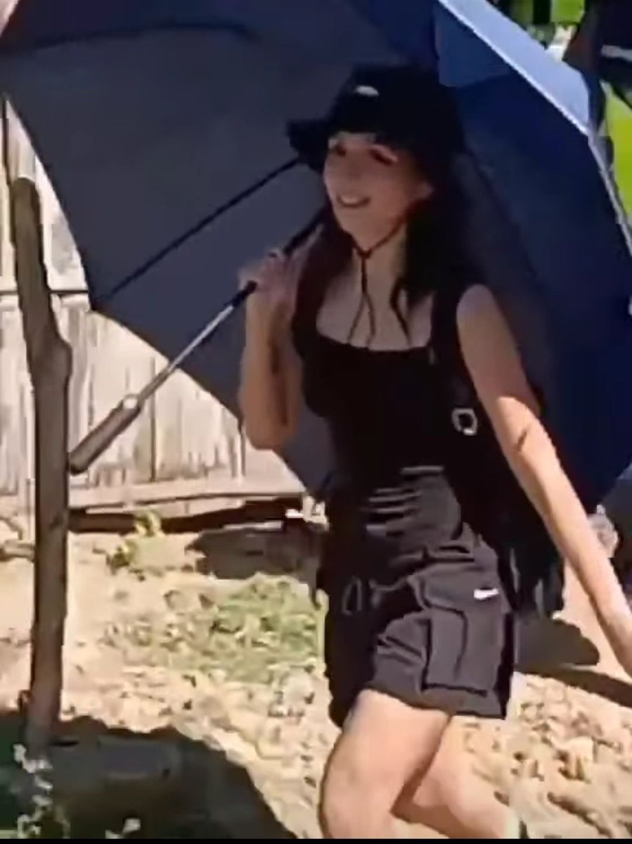 valerieepaisley's tweet photo. Blurred, but you’re Kathryn. Looking effortlessly beautiful as always. ☂️🖤 https://t.co/RkajxYhzcE