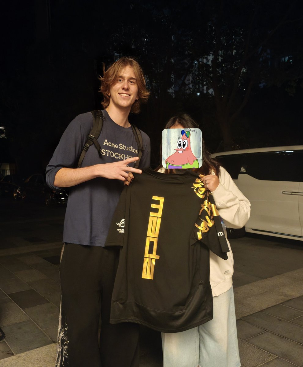 aasterlic's tweet photo. a dream came true, yet it still felt like a dream 🥹🧡 https://t.co/uH7no47Uur