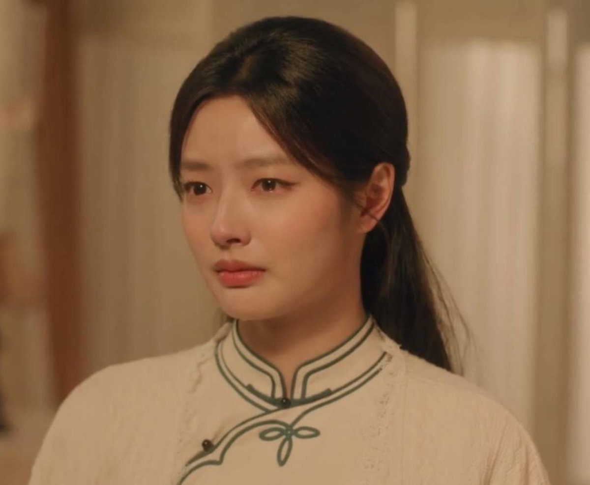 Morefive0's tweet photo. Sepanjang nonton eps 13 sedih banget liat nasib pingjun 😭😭😭
Tunangan nya di penjara, ibunya sakit parah sampe ngigo alm ibunya xueting, hidup nya pingjun benran sedih banget pdhal cuma pengen tenang 😭
Benr kta ibunya pingjun jauhin keluarga yu 😭
#tloa https://t.co/IPou1AXT97