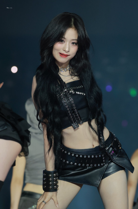 ahysloops's tweet photo. that lip bite damn

#아현 #AHYEON #JUNGAHYEON #アヒョン #雅贤 https://t.co/o5VsRPMZu6