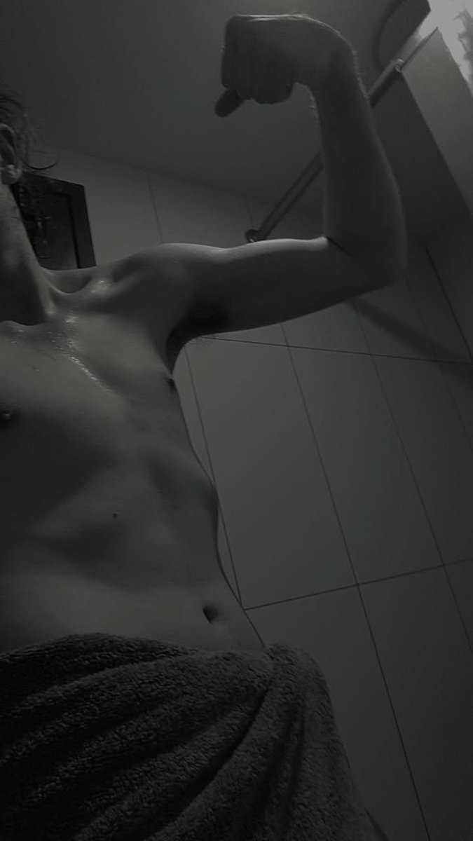 secretsofhunter's tweet photo. barely legal aussie boy, fresh out the shower showin’ off the progress

like what you see? check pinned 📌

dm's open

#jock #twink #muscle #cum #college #barelylegal #dom #Tradie #shower #flex https://t.co/qQGPbLqkQk