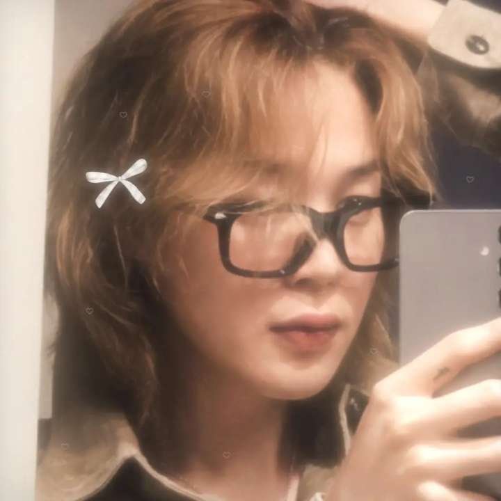 leeleecmnc's tweet photo. 🔥 ARMY, Jimin needs you NOW! #2 in Best Kpop Soloists 2026 with 1,398,409 Votes. Every vote counts — vote + RT to push higher! 🗳️⚡

https://t.co/rcuKAzbnVh https://t.co/ZLreCQGmF3