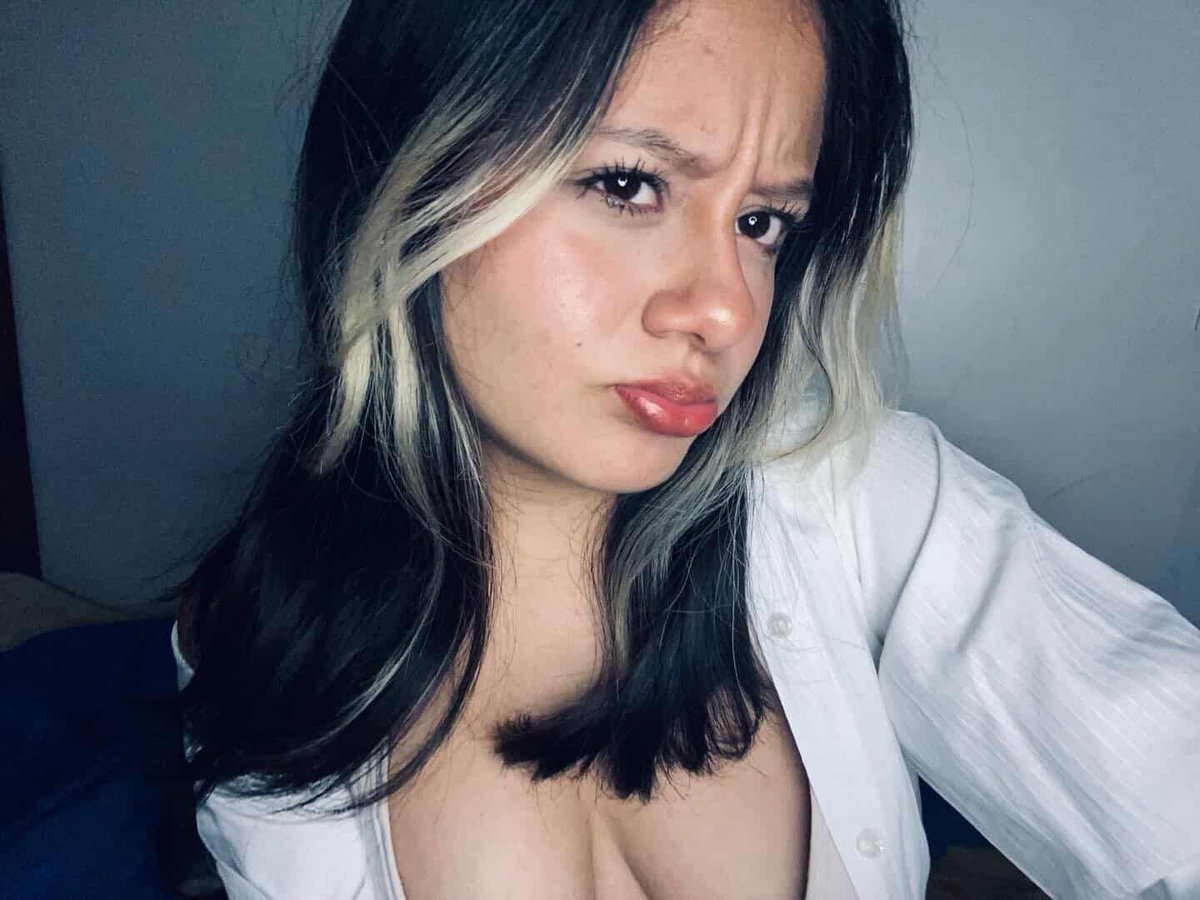ParaXaportes01's tweet photo. #aporte #aporteanónimo nos lo mandan vean a esta #zorrita #morrita #flaquita que se toca muy rico y esta buenísima la #putita muy ricas #tetas https://t.co/a2kPzgUgPf