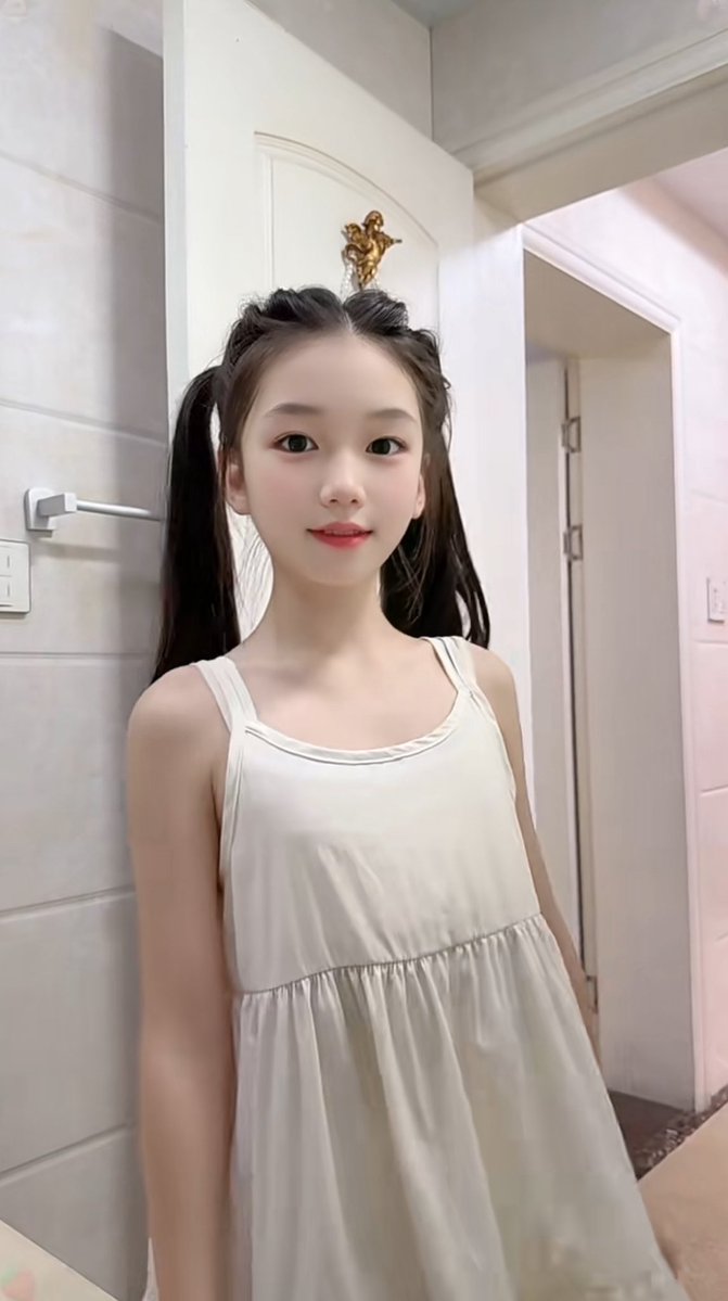 hannah14km4's tweet photo. 在校初中生居家拍照🚪 

 真的给福看
现在14.01

 我真的是女菩萨🫣🫣

流言789我真秒发！！！ https://t.co/0h6D8EGOWv