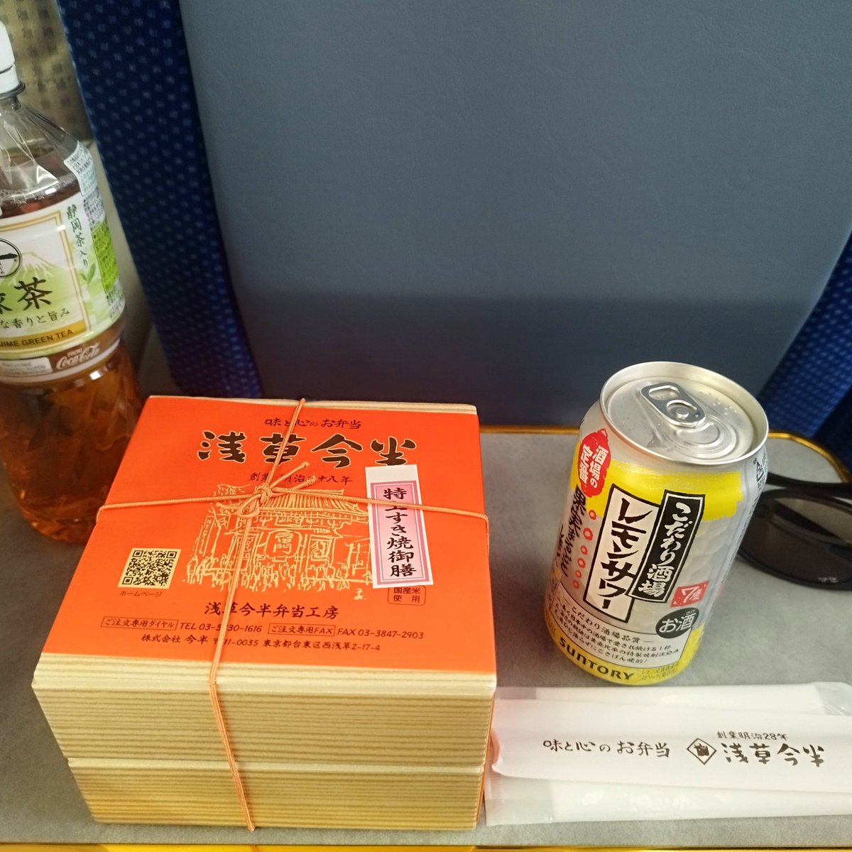 nyama0102's tweet photo. 今日の駅弁は、
浅草今半特上すき焼き御膳ー🍱✨
3日前までの電話予約限定です
約3,000円
盛り付けがめっちゃ綺麗

次は1,300円くらいの牛玉重も食べてみたい( 'ω')

#東武浅草駅 https://t.co/AQXghVUeGk