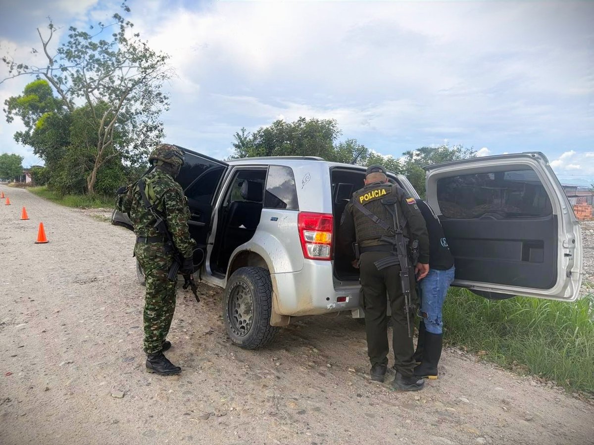 ftc_omega's tweet photo. #QueNoReclutenTusSueños | En la inspección de La Julia, municipio de Uribe, #Meta, soldados del Batallón de Despliegue Rápido N.º 2 del @COL_EJERCITO, en coordinación con la @PoliciaColombia, llevaron a la comunidad un mensaje de prevención frente al reclutamiento forzado de niños, niñas y adolescentes.

La jornada permitió sensibilizar a las personas sobre la importancia de proteger a la niñez, reconocer situaciones de riesgo y denunciar oportunamente cualquier hecho que pueda vulnerar sus derechos o poner en peligro su integridad.

#ViajeSeguro