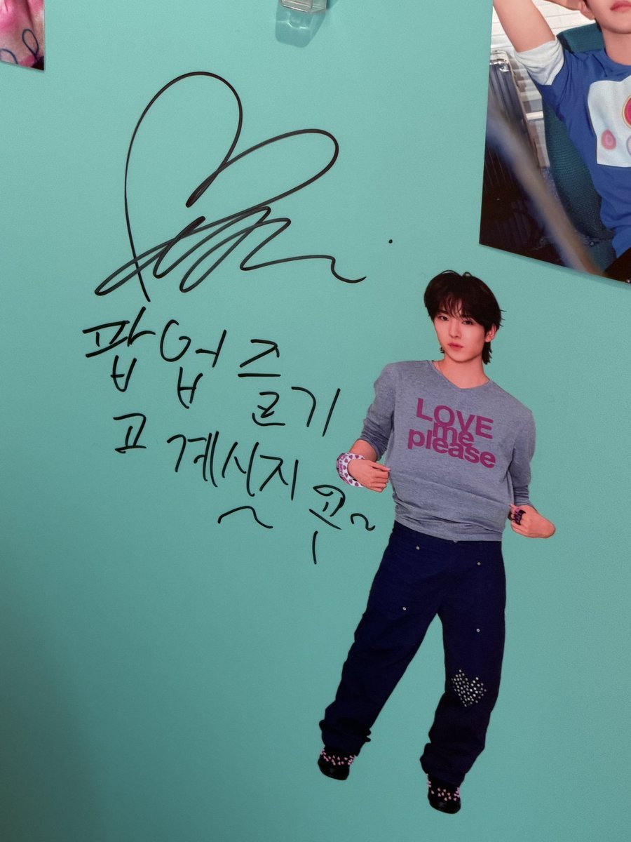 talknocat's tweet photo. 줄바꿈 여전해서 활짝 웃음
팝업 즐기       많이 즐기
고 계시지요   고 가세요
나는 멘
탈이 강
해서
혼자
견딜 수
있어 ㅎㅎ https://t.co/bfDB5emmek