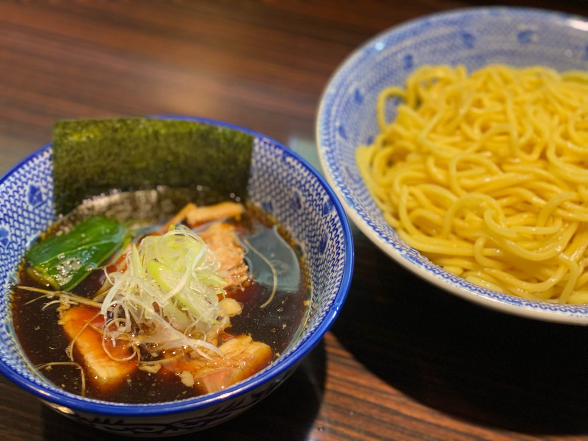 komasho1123's tweet photo. 『おウチでこましょう』（冷凍ラーメン）

中華そば（醤油味、塩味）
つけそば（醤油味、塩味）
１食入り　1,000円税込

あぶらそば※具材なし
2食入り  1,300円税込

ご注文は
DM又はLINEにて受付してます
宜しくお願いします🙇

#中華そばこましょう
#こましょう 
#おウチこましょう
#冷凍ラーメン
#2026年12月末で休業となります