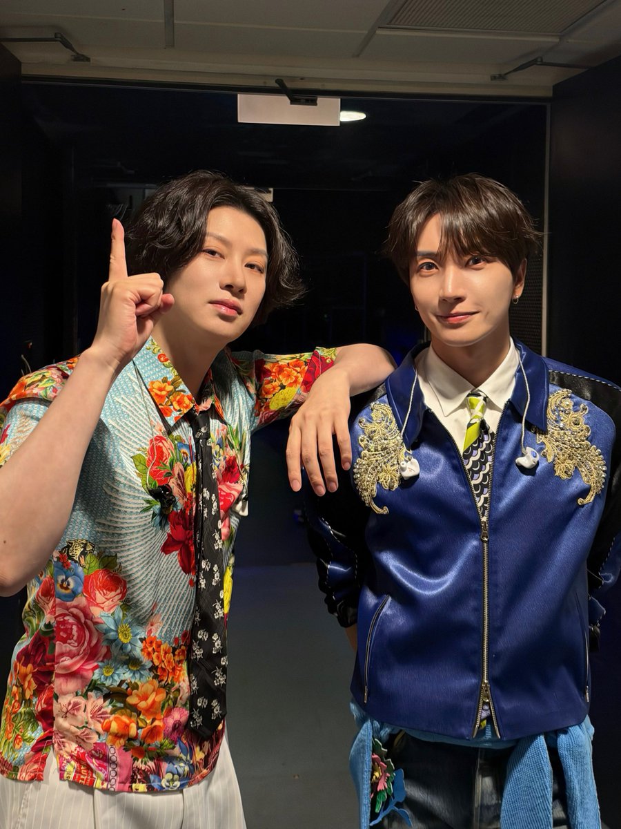 SJofficial's tweet photo. [1983] in #SINGAPORE ✨

#슈퍼주니어 #SUPERJUNIOR
#슈퍼주니어_83z #SUPERJUNIOR_83z
#SUPERJUNIOR_83z_1983 https://t.co/XHpL34k3Je