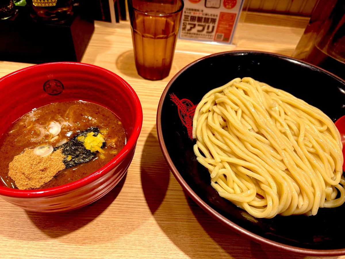 ako_ji's tweet photo. 秋といえばつけ麺ですよね https://t.co/HdRat1e2EN