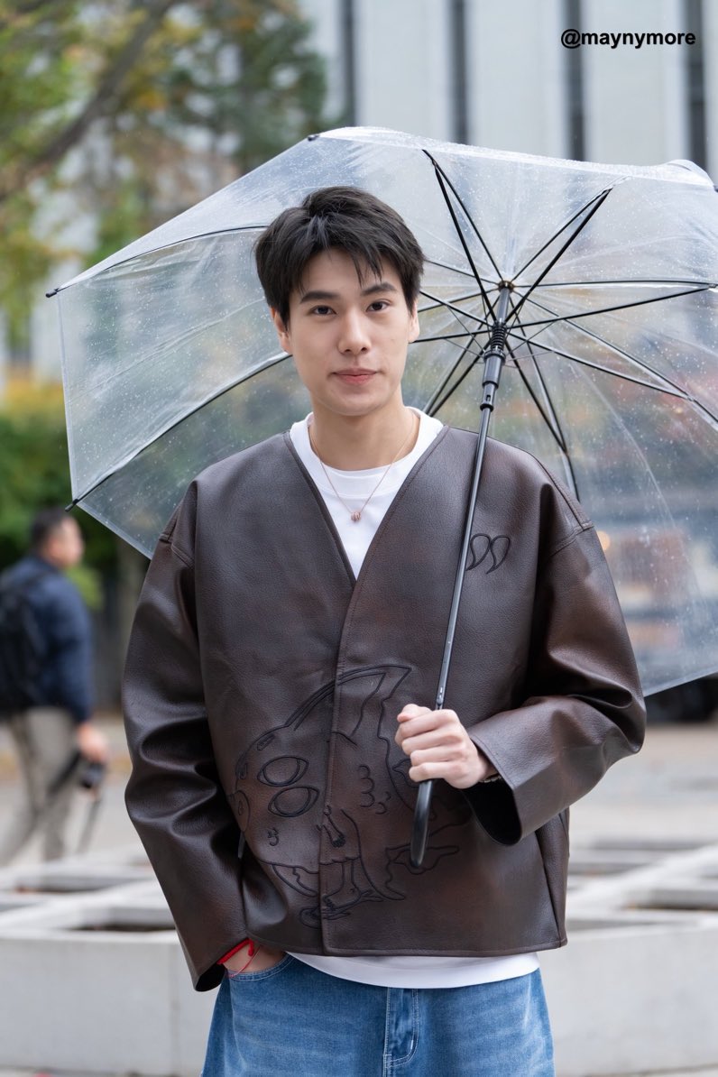 yapperphu's tweet photo. he is so first love coded the one that made you fell so hard but didnt end up together yet you always have a soft spot for him in your heart 😕🤎 https://t.co/Zf1pcJH7lu