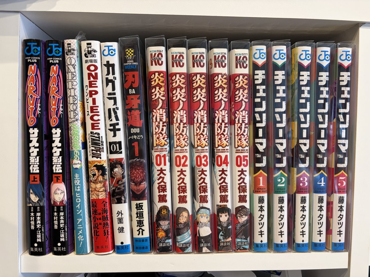 C2Lab_comic's tweet photo. 【発売日決定】

新書判コミック用クリアケース、
１０月２５日（日）２１時に発売します！

・０.３mm厚の透明PVC
・差し込み式・ロック付き
・３枚／５枚／１０枚／２０枚セット
・全商品送料無料

発売を記念して、プレゼントキャンペーンを２回開催します。
第１弾は、明日１０／１８（日）２１時スタート。
フォロー＋リポスト＋リプで応募できます。

#漫画 #本棚 #漫画収集