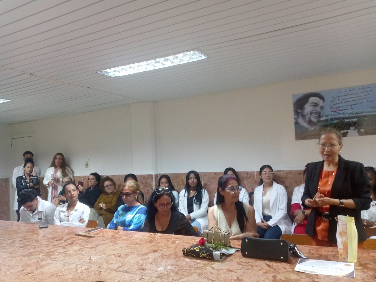 GladielisA86100's tweet photo. En el marco de la celebración del Día Mundial de la Anestesiología en el #HospitalGuevara se realizó la despedida a la Dra. Diley Estrada Ramos experimentada anestesióloga quien culmina su vida laboral #LasTunas @MINSAPCuba @PortalMirandaJA @LorenzoOsbel @DtorDgsTunas @ORSerranoB https://t.co/mE5ME5Zs2x