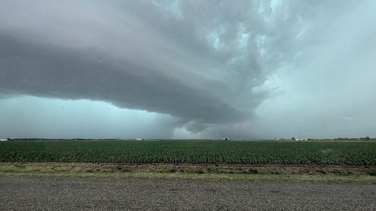 SilkWingWX's tweet photo. @kadrnadrchasr Stayed south of it while it was rain wrapped. Really beautiful structure from it though. https://t.co/ntlllJZWlA